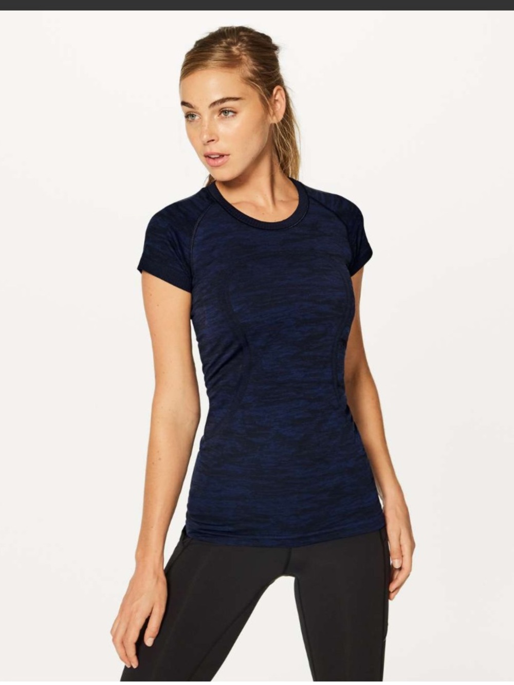 Lululemon Swiftly Tech Short Sleeve Crew
Midnight Navy / Psychic / Black